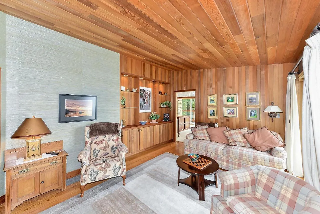 Oceanside Lodge Saanich Inlet North Saanich Holiday home