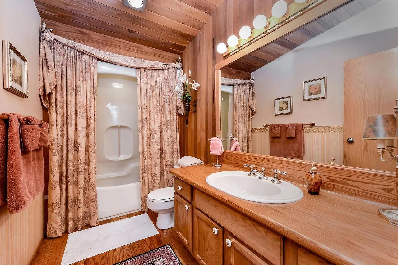 Oceanside Lodge Saanich Inlet North Saanich Canada